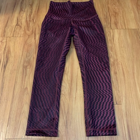 Lululemon Wunder Under Crop Hi-Rise Leggings - Picture 4 of 11